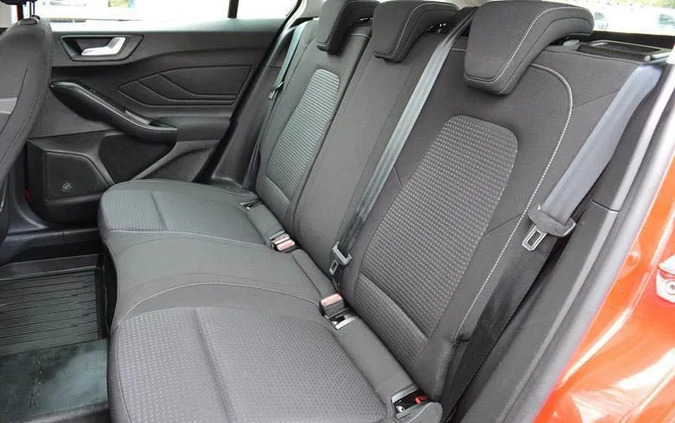 Ford Focus cena 47900 przebieg: 180000, rok produkcji 2019 z Nowy Targ małe 704